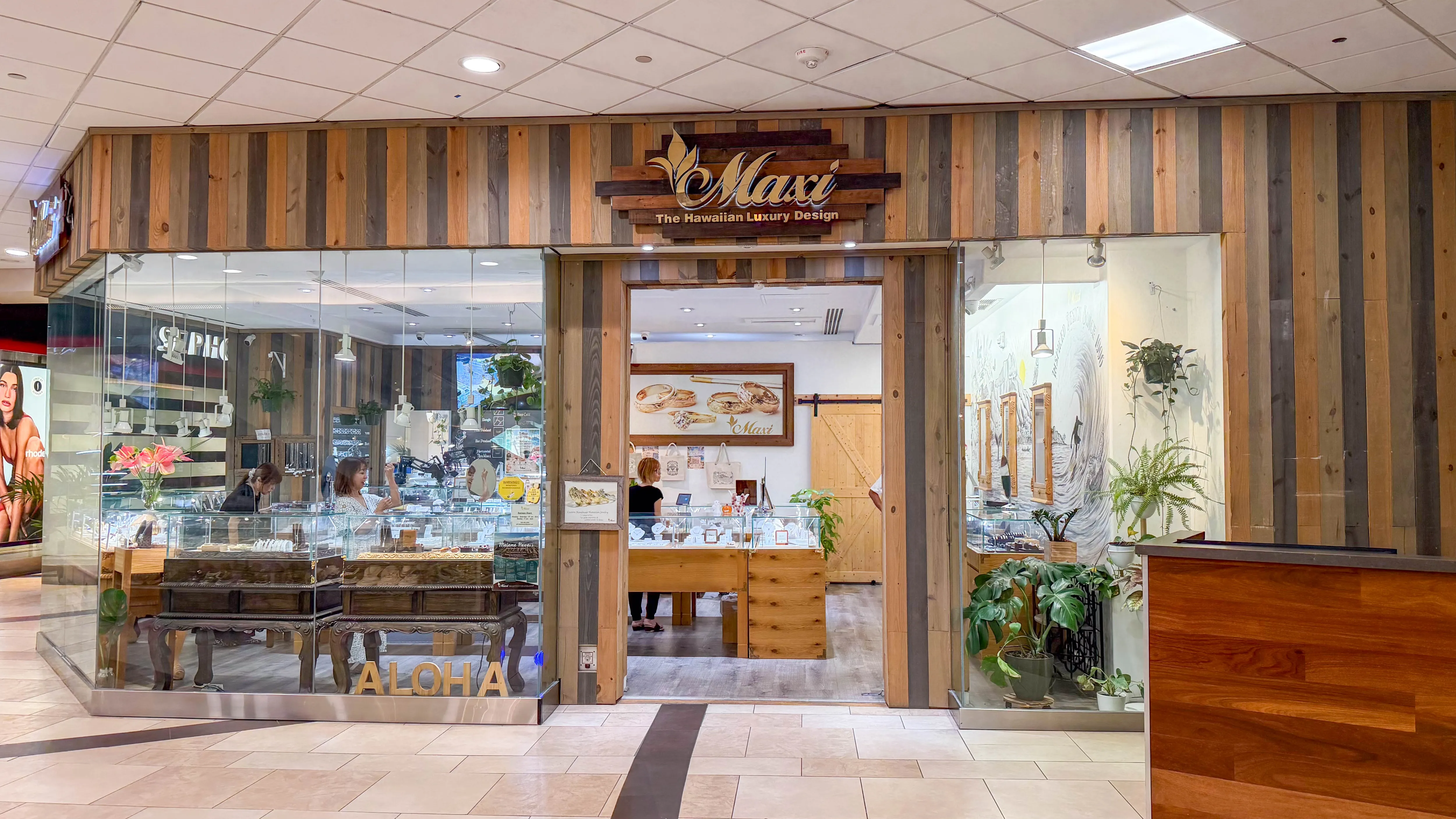 Maxi Hawaiian Jewelry の外観